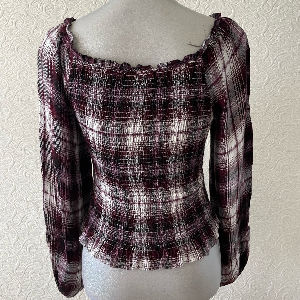 American rag Ruched top. - Picture 3 of 4
